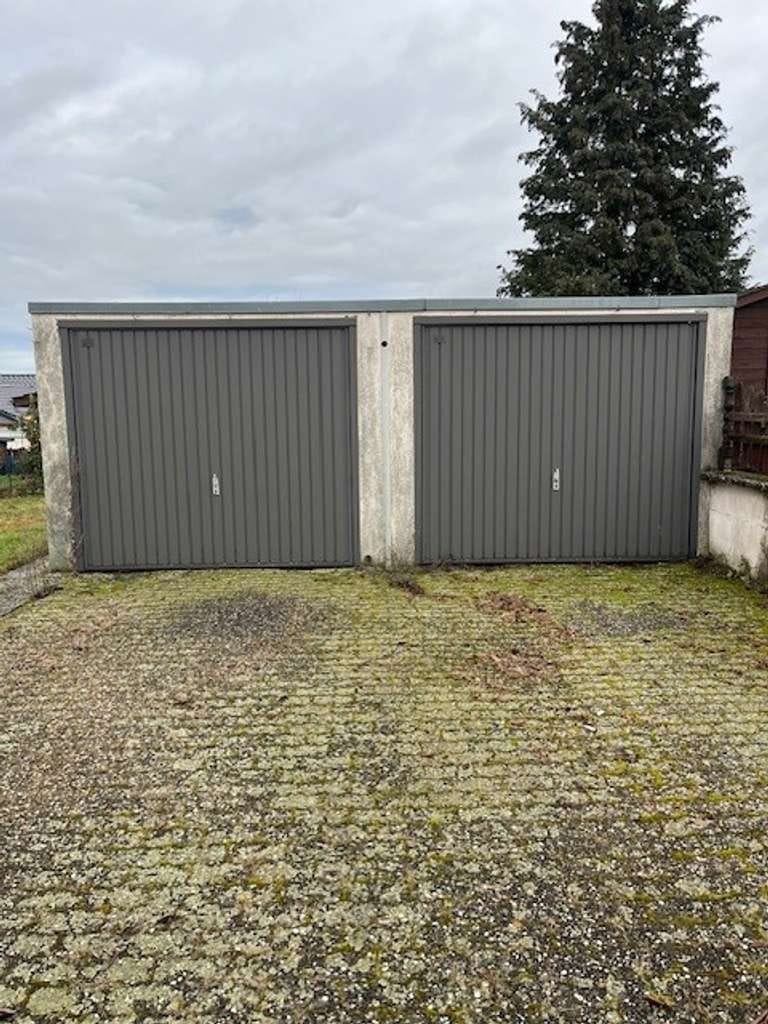 Immobilie in Glauburg - Freistehendes Einfamilienhaus mit Garagen - Bild 2