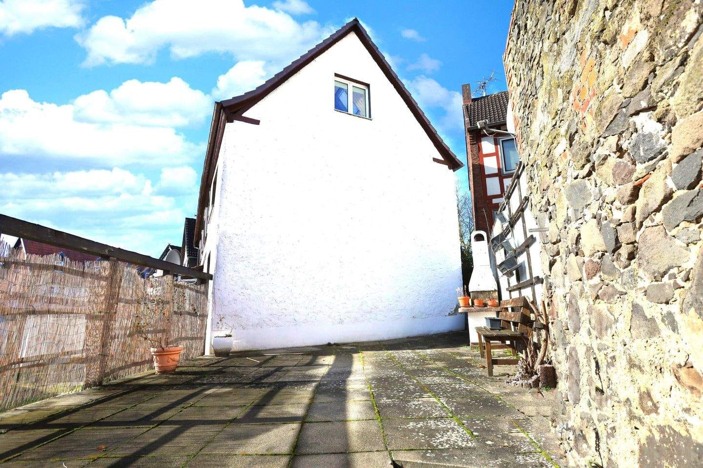 Immobilie in Hammersbach - Charmantes Einfamilienhaus mit Nebengebäude und Garten - Bild 3