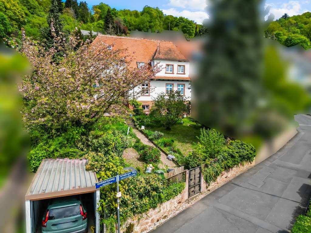 Immobilie in Gelnhausen - **Charmante großzügige Doppelhaushälfte in begeherter Wohnlage von Gelnhausen-Stadt** - Bild 1