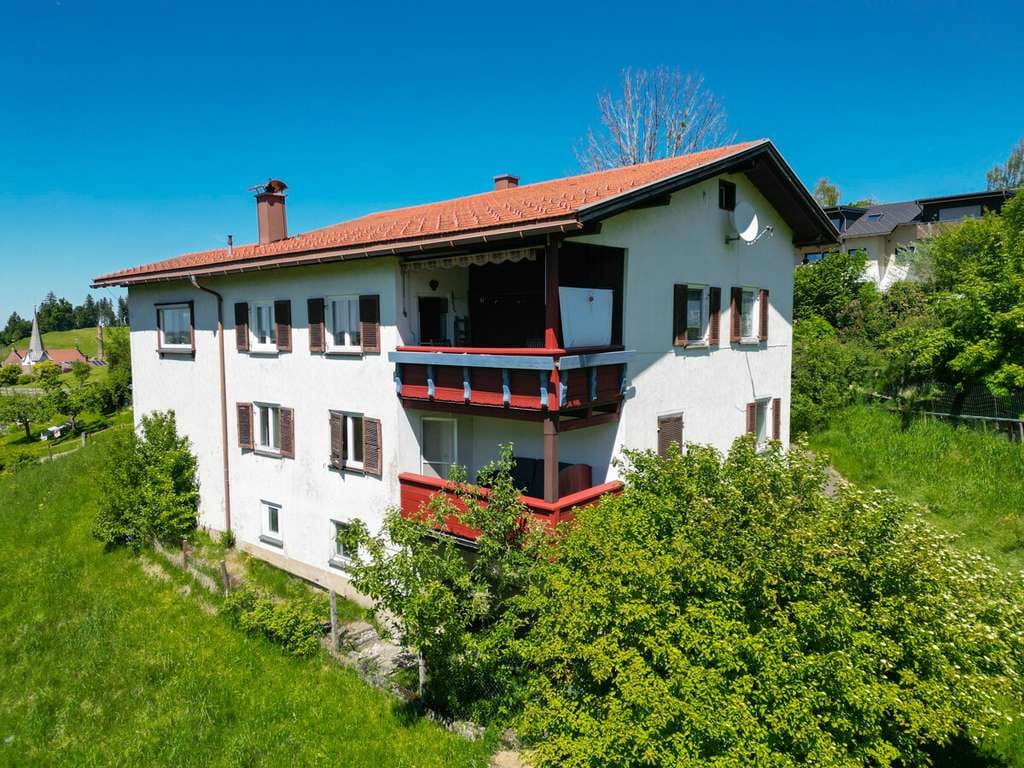 Immobilie in Weiler-Simmerberg - Ehemalige Hofstelle mit 2.400 m² Grundstück – vielfältige Nutzungsmöglichkeiten in Simmerberg - Bild 3