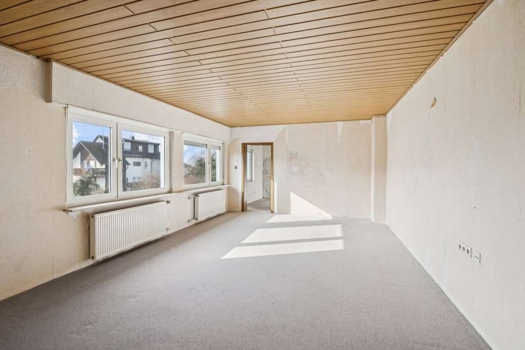 Immobilie in Höheinöd - Gepflegtes Ein-/Zweifamilienhaus mit Doppelgarage in ruhiger Lage von Höheinöd - Bild 2