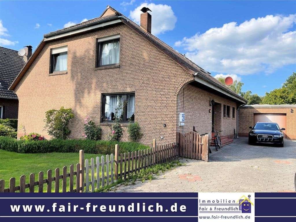 Immobilie in Ihlow - *** GROSSES EINFAMILIENHAUS MIT KAMIN UND GARAGE IN IHLOW!  - Bild 0
