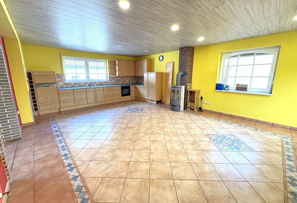 Immobilie in Zetel - Vorne gut erreichbar, hinten grüner Rückzugsort – Haus mit Gewerbe & großem Grundstück - Bild 3