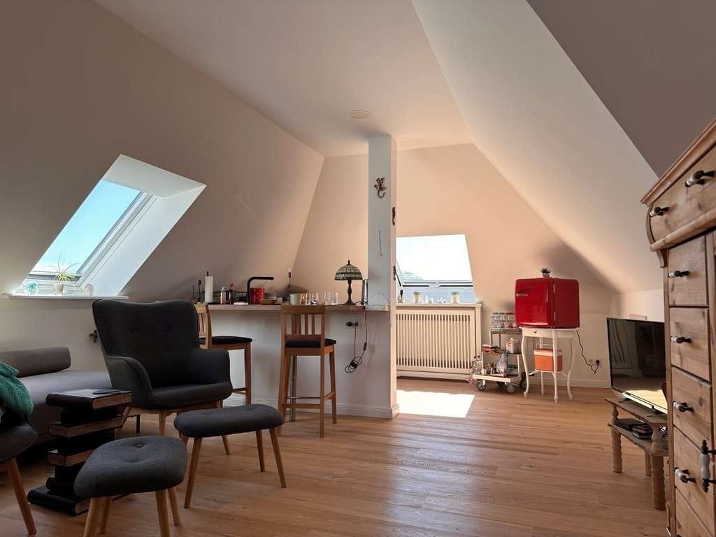 Immobilie in Glücksburg - +++ GLÜCKSBURG! - Einfamilienhaus mit sanierter Einliegerwohnung, Garage und Teilkeller in guter Wo - Bild 4