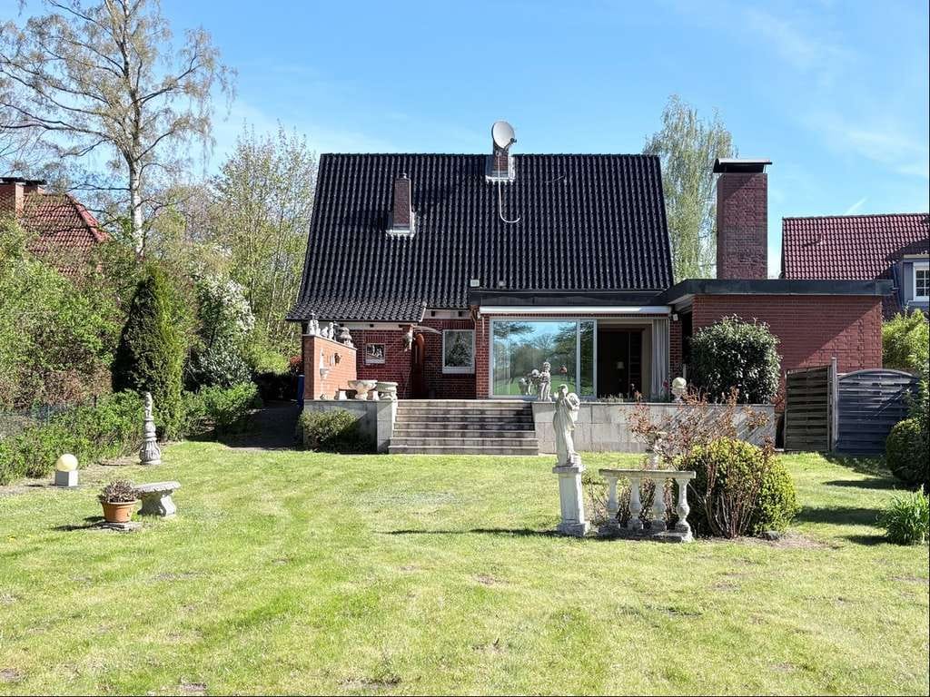 Immobilie in Kastorf - Idyllisches Zuhause mit Terrasse und Kamin
 - Bild 1