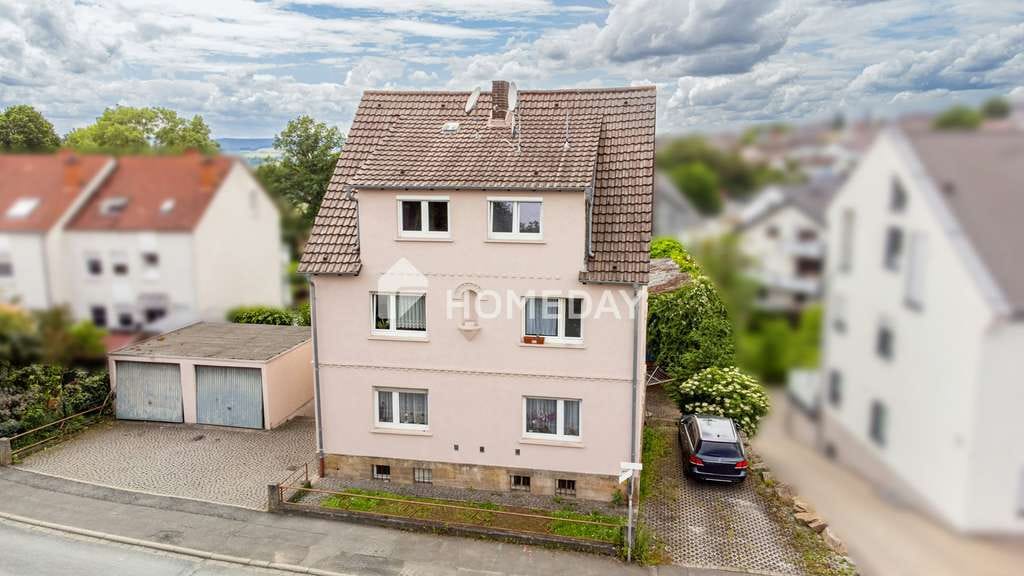 Immobilie in Petersberg - Gepflegtes 3-Familienhaus mit 245 m² Wohnfläche, Scheune, Garagen und Garten in Petersberg - Bild 3