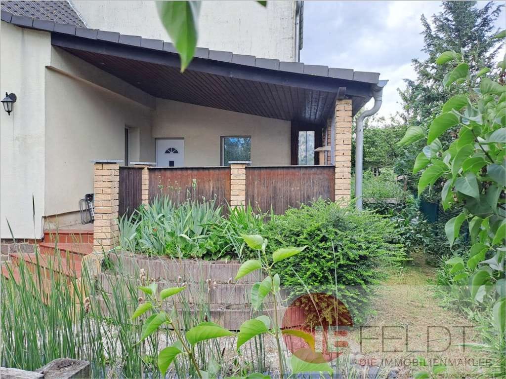 Immobilie in Petersberg - Teilmodernisiertes Einfamilienhaus mit überdachter Terrasse, Nebengelass, Garage + großem Grundstück - Bild 2