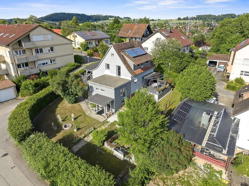 Immobilie in Wilhelmsdorf - Sofort verfügbar: Modernisiertes Einfamilienhaus mit Gartenoase & Doppelcarport in Wilhelmsdorf - Bild 1