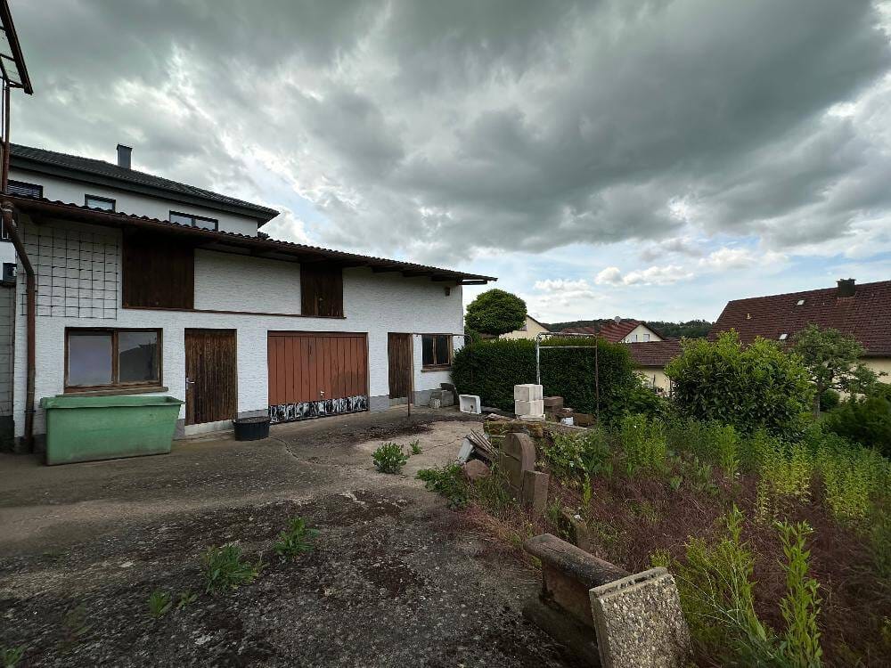 Immobilie in Neubrunn - Vielfältige Möglichkeiten für Familien und Handwerker - Bild 0