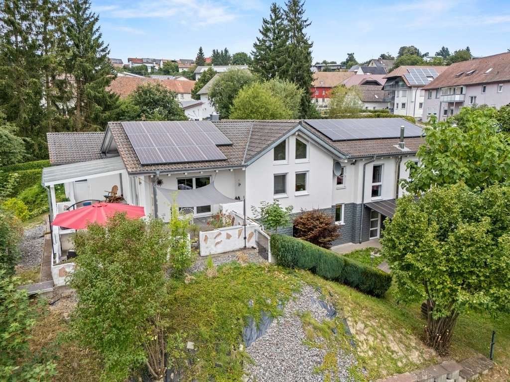 Immobilie in Mühlingen - Raus aufs Land - Grundstück in ruhiger Lage 
und großes Wohnhaus mit Einliegerwohnung - Bild 1