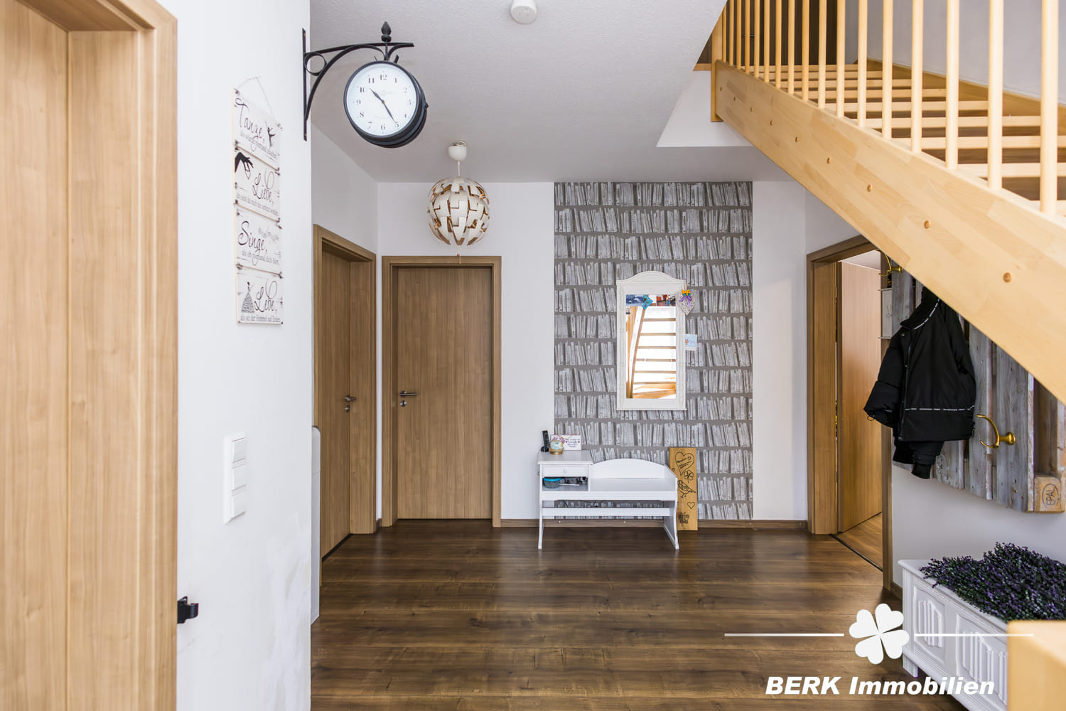Immobilie in Hösbach - BERK Immobilien – Freistehendes Einfamilienhaus mit Wallbox, PV und gepflegtem Zustand - Bild 2