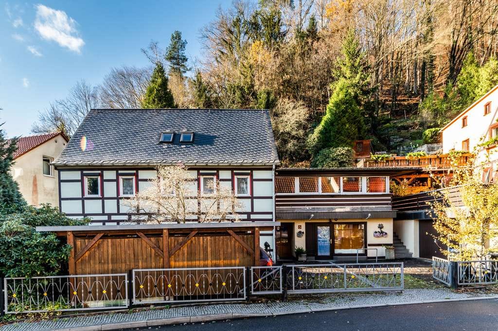 Immobilie in Bad Schandau - Attraktives Zweifamilienhaus mit Ferienwohnungen in der schönen Sächsischen Schweiz - Bild 2