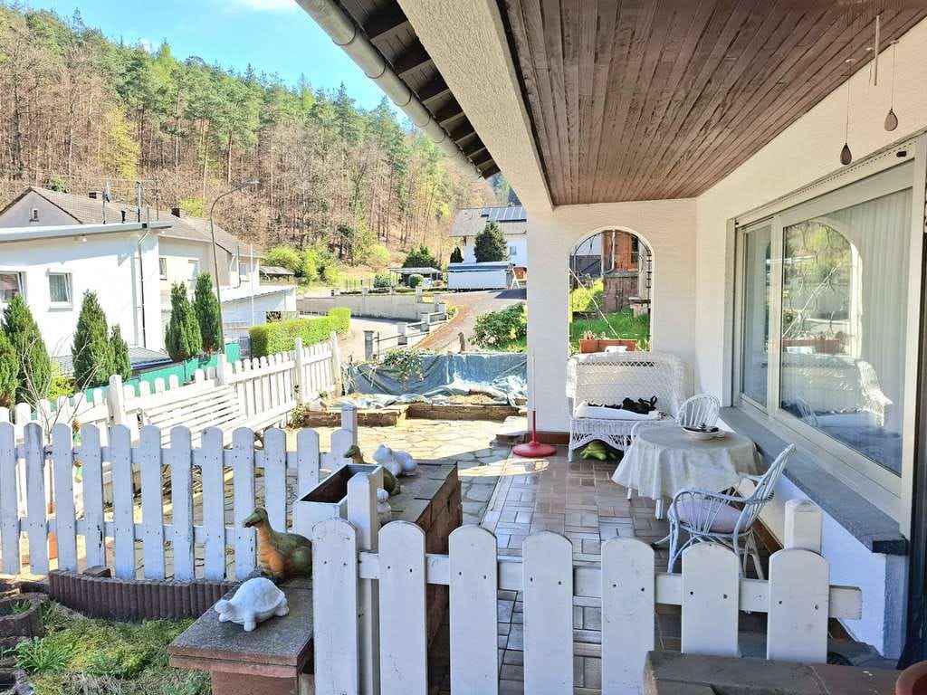 Immobilie in Frankenstein - großes Einfamilienhaus mit Halle im Herzen des Pfälzer Waldes - Bild 2