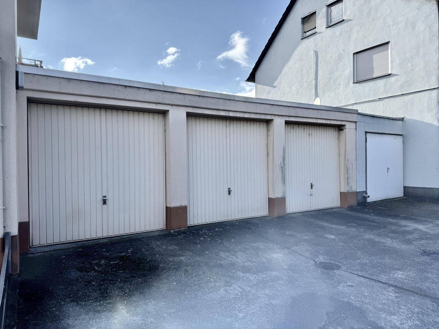 Immobilie in Edingen-Neckarhausen - Investition in die Zukunft - 2 ZKB mit Balkon und Garage +  Option auf baugleiche Wohnung im Haus! - Bild 2