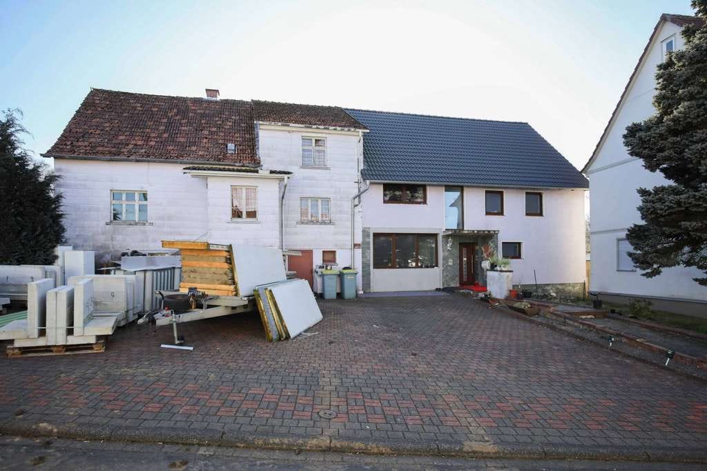 Immobilie in Schlüchtern - Großzügiges Doppelhaus mit vielseitigen Möglichkeiten auf 2.000 m² Grundstück - Schlüchtern Wallroth - Bild 1