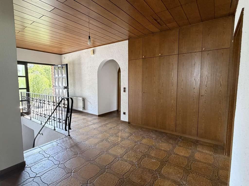 Immobilie in Asbach - Repräsentatives Einfamilienhaus mit Garten und Garage - Bild 3
