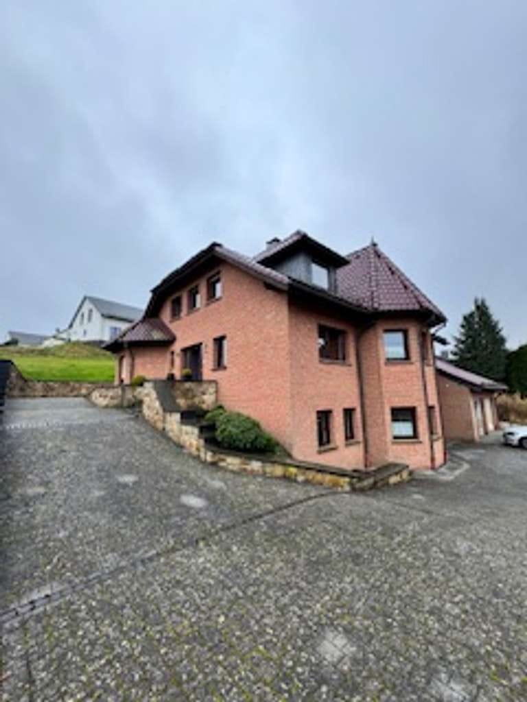 Immobilie in Neroth - Freistehendes Einfamilienhaus mit Doppelgarage in Neroth - Bild 0
