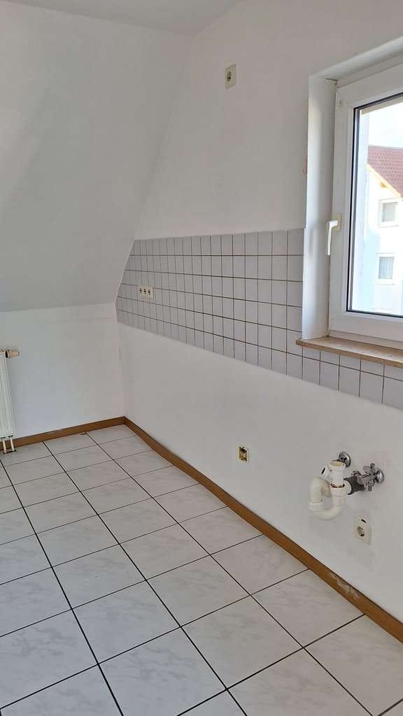 Immobilie in Sulzfeld - Gepflegte 3-Zimmer-DG-Wohnung mit Balkon in Sulzfeld – ideal für Kapitalanleger und Eigennutzer - Bild 4