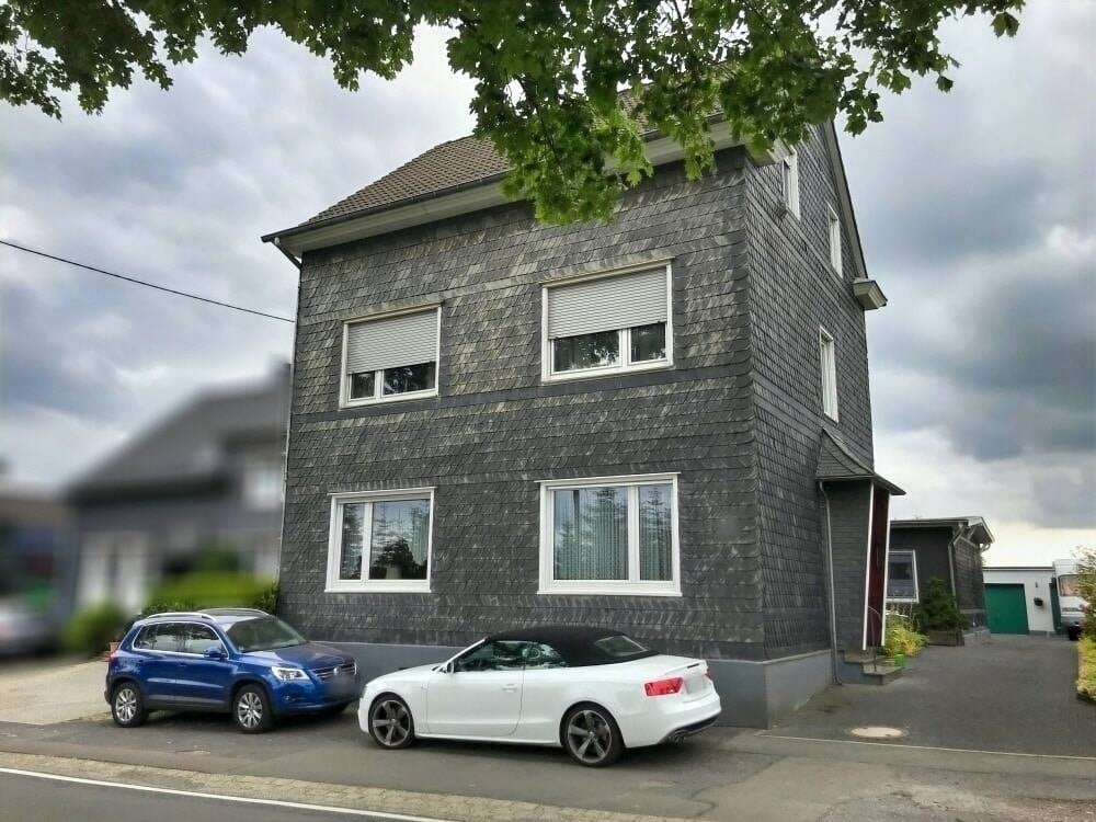 Immobilie in Wermelskirchen - Mehrfamilienhaus + Bungalow auf großem Grundstück - Bild 0