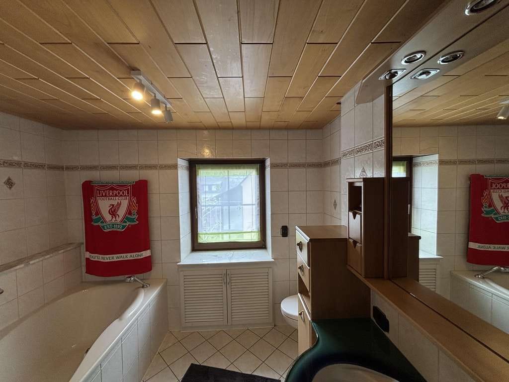Immobilie in Bernkastel-Kues - Charmantes Wohnhaus mit Garagen im Ortskern - Bild 4
