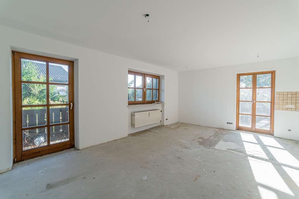 Immobilie in Prien am Chiemsee - 2 Zimmer mit Balkon und Gartenanteil / Kauf gegen Gebot - Bild 1