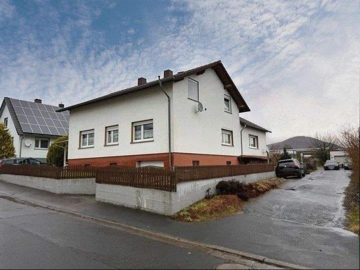 Immobilie in Schenklengsfeld - Zweifamilienhaus mit Garage im sonnigen Schenklengsfeld - Bild 3