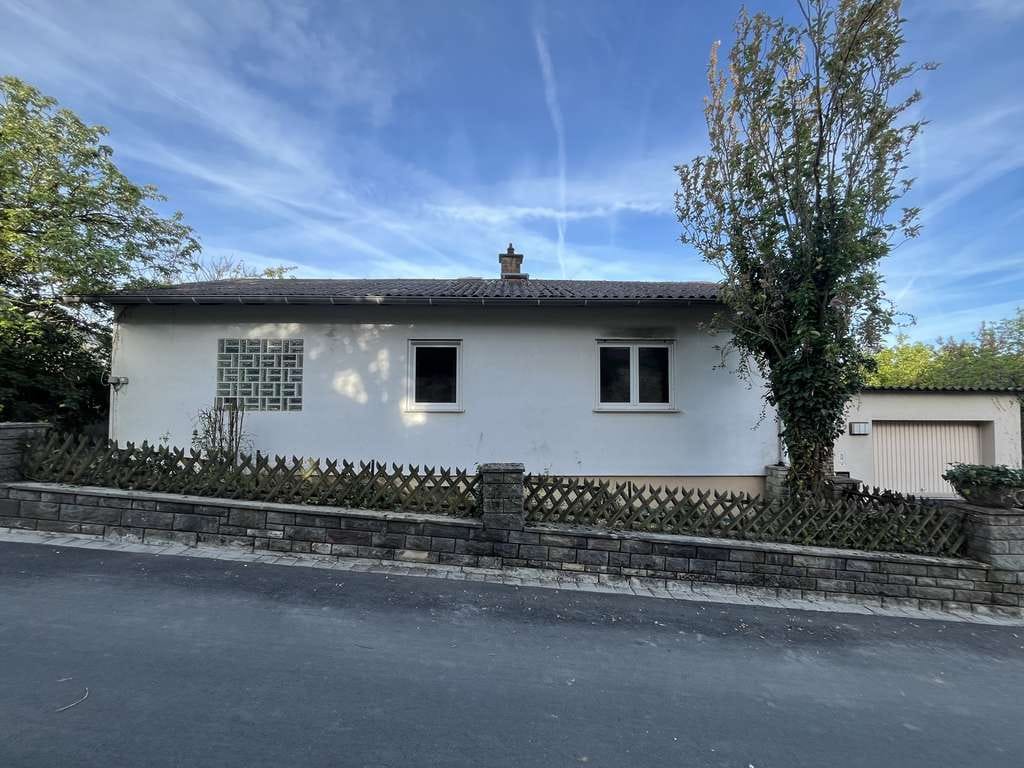 Immobilie in Weikersheim - Kleines Wohnhaus in schöner Aussichtslage mit handwerklichen Geschick in Weikersheim sucht neuen Eig - Bild 0