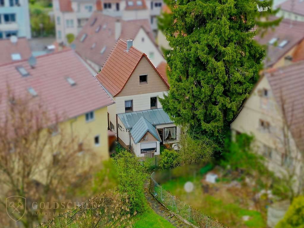 Immobilie in Eningen unter Achalm - "" VERKAUF IM BIETERVERFAHREN - Startpreis 189.000,-  €"  
EFH mit gr. Garten in Eningen u. A. - Bild 1