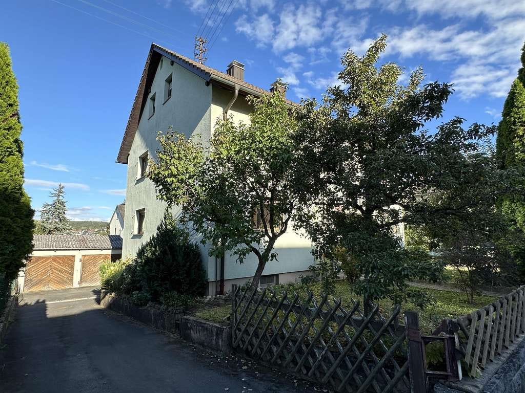 Immobilie in Tauberbischofsheim - Mehrfamilienwohnhaus mit vielseitigem Nutzungspotential in beliebter Wohnlage von Tauberbischofsheim - Bild 2