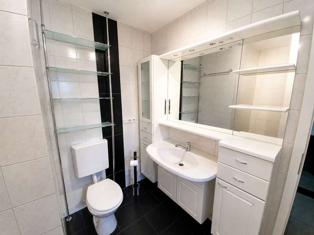 Immobilie in Langlingen - Großzügiges Zweifamilienhaus mit parkähnlichem Grundstück, Poolbereich und Sauna - Bild 3