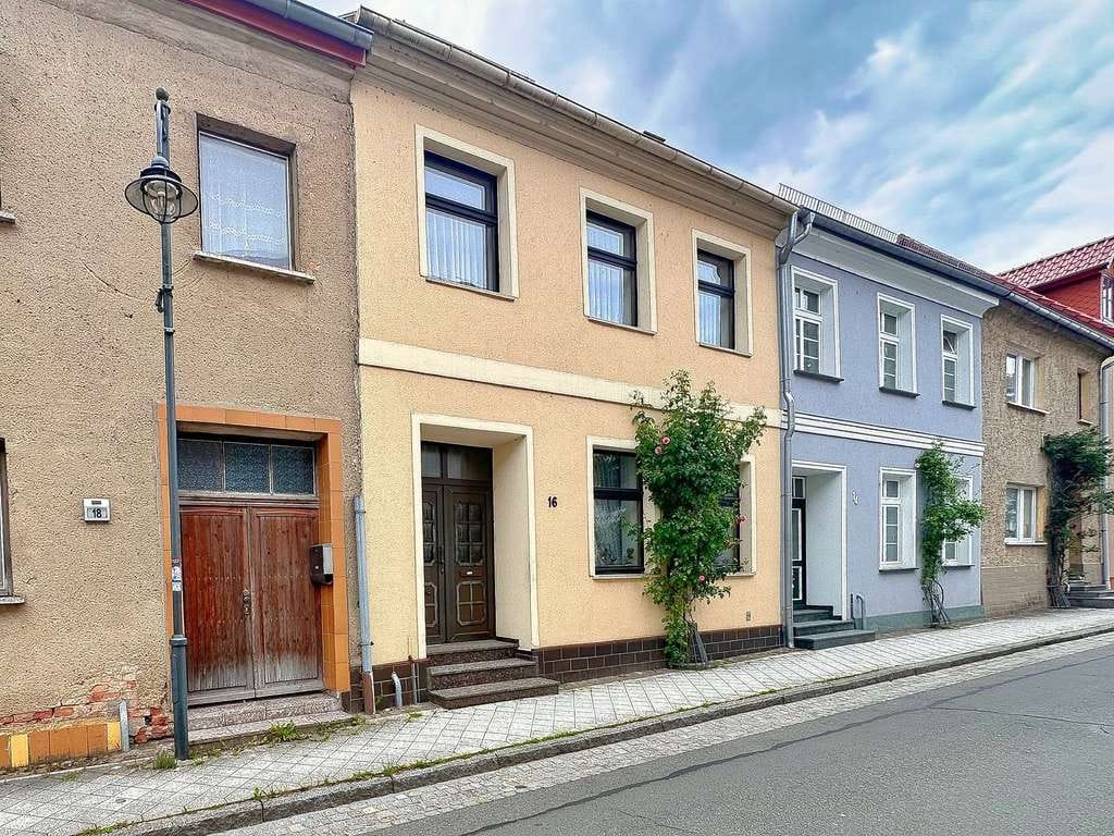 Immobilie in Stavenhagen - Reihenmittelhaus mit Gestaltungspotenzial in Zentrumsnähe - Bild 1