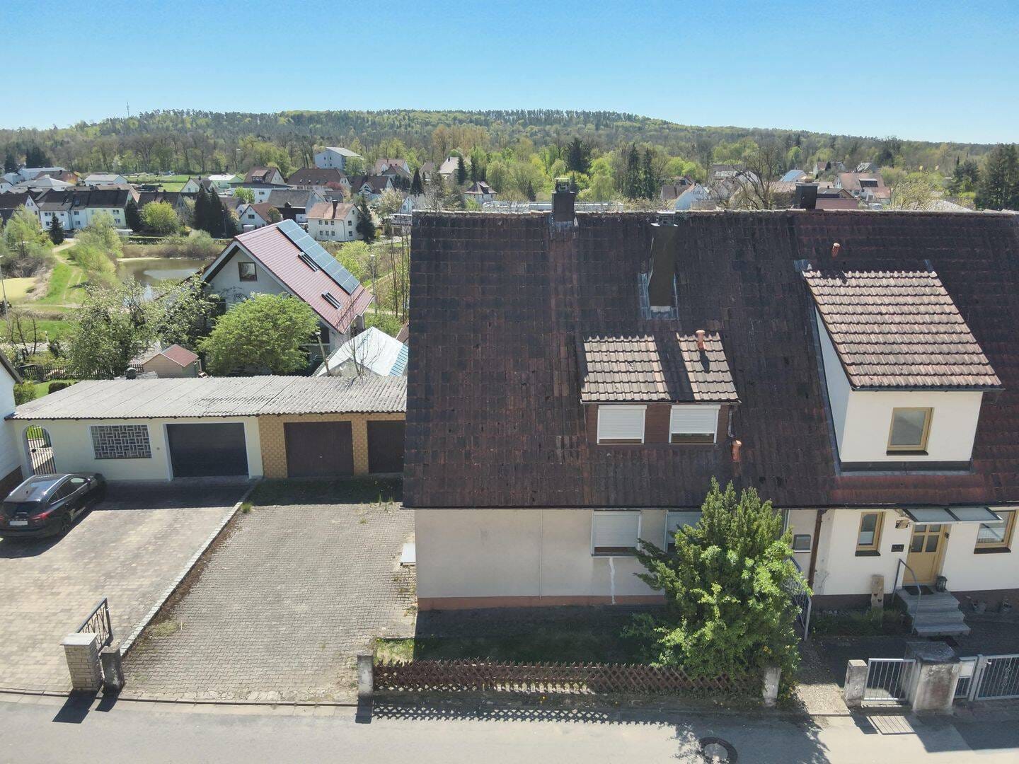 Immobilie in Heroldsbach - Handwerker aufgepasst - Doppelhaushälfte in Heroldsbach mit viel Potenzial - Bild 2
