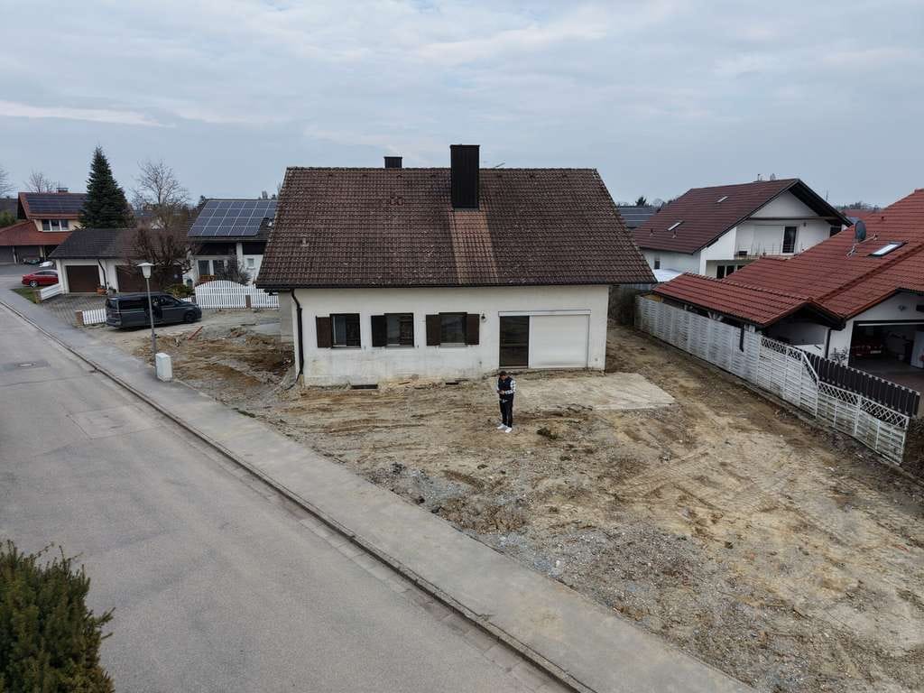 Immobilie in Straßkirchen - sanierungsbedürftiges Einfamilienhaus mit schönem Grundstück - Bild 3