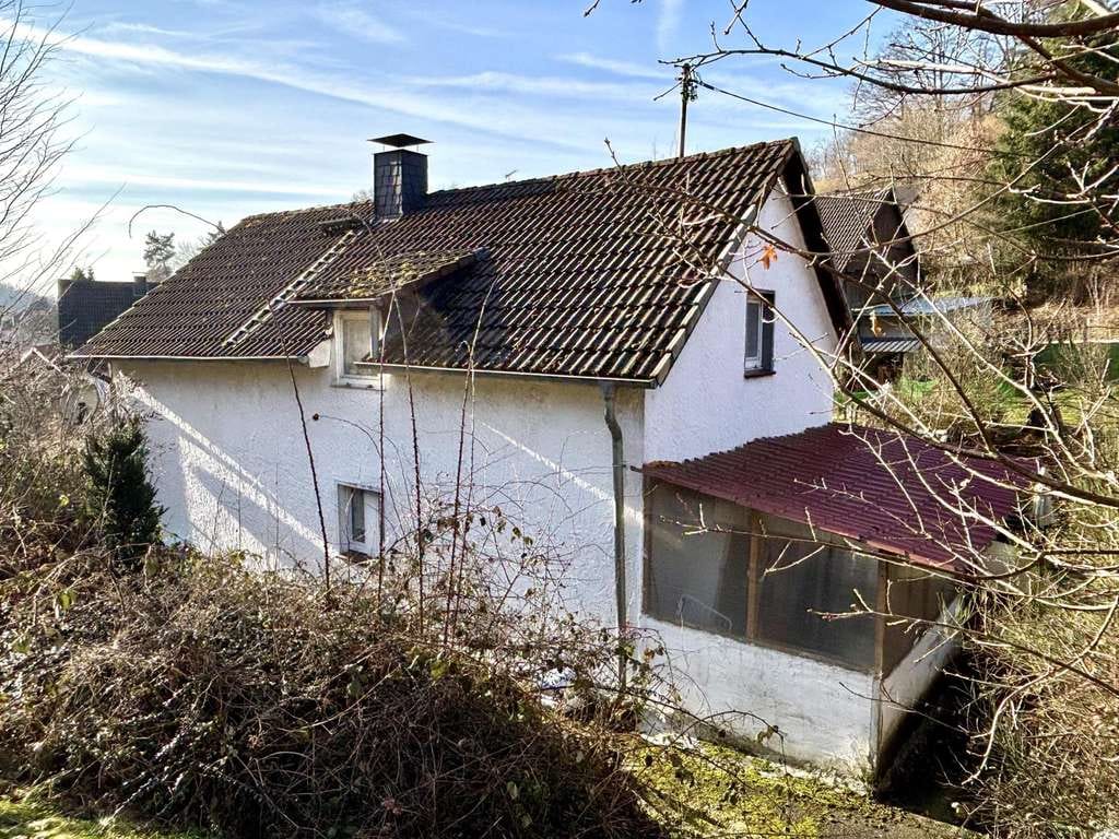 Immobilie in Reichshof - Naturnahes Einfamilienhaus in Reichshof-Pettseifen mit Raum für Ideen und individuelle Gestaltung  - Bild 2