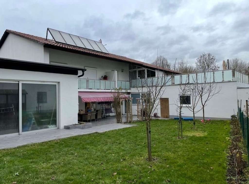 Immobilie in Walpertskirchen - Großes Zweifamilienhaus mit Pool und Dachterrasse in 85469 Walpertskirchen - Bild 0