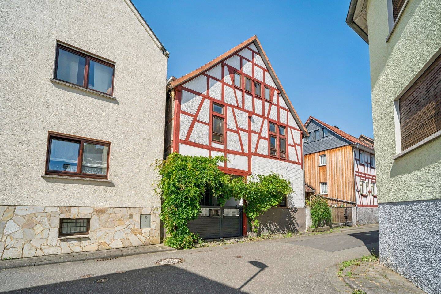 Immobilie in Lahnau - Charmantes Einfamilienhaus mit besonderem Charakter in Lahnau - Atzbach - Bild 0