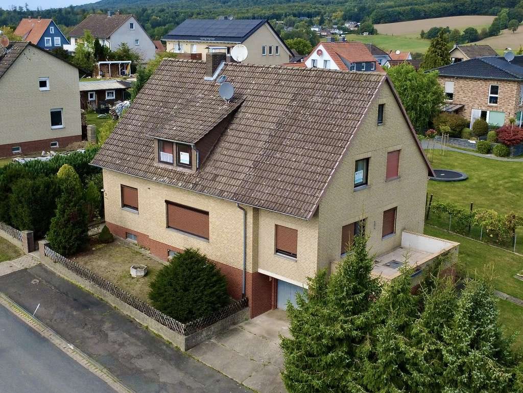 Immobilie in Bad Münder am Deister - Zweifamilienhaus in idyllischer Feldrandlage (Nienstedt) - Bild 0