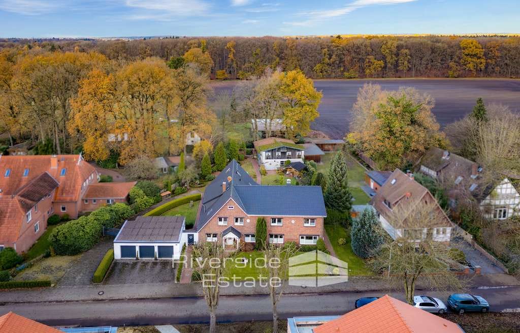 Immobilie in Lauenbrück - Mehrfamilienhaus mit großem Garten und vielseitigen Optionen – ideal fürs Mehrgenerationenwohnen - Bild 1