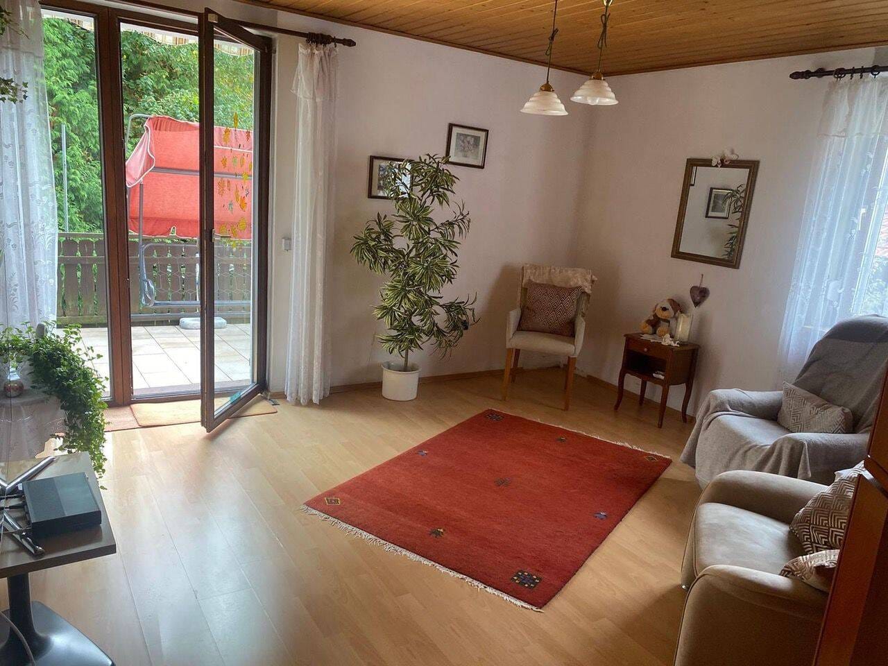 Immobilie in Hammelburg - Haus in ruhiger Lage mit Garten und Garage - Bild 3