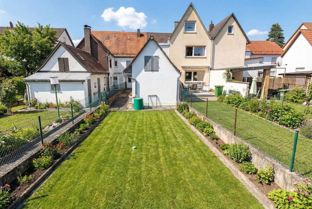 Immobilie in Hersbruck - Familienfreundliches Reihenmittelhaus mit Garten – 5 Zimmer auf 3 Etagen - Bild 1