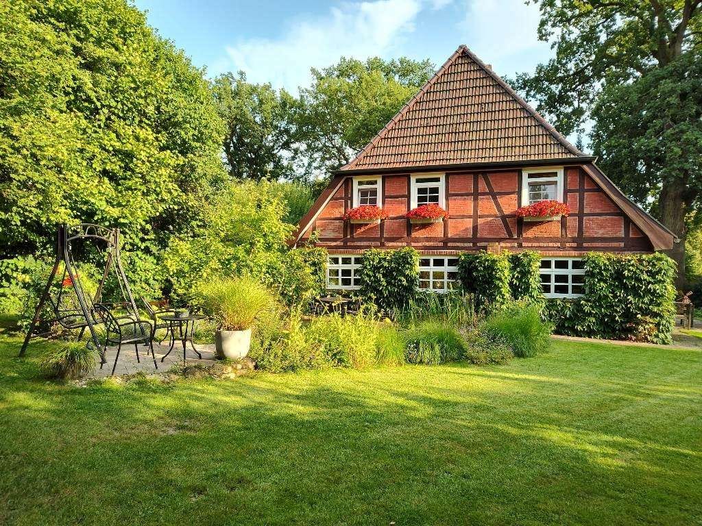 Immobilie in Bendestorf - Historisches Fachwerkhaus mit vielseitiger Aufteilung
auf 1.625 m² im Herzen von Bendestorf - Bild 0