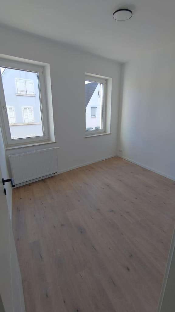 Immobilie in Bellheim - Kernsaniert & bezugsfertig - moderne 4-Zimmer-Wohnung mit Balkon in Bellheim - Bild 2