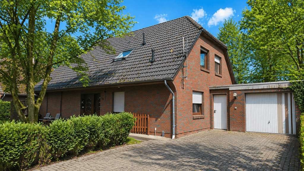 Immobilie in Friedeburg - Zweifamilienhaus in Friedeburg – flexibel nutzbar & aktuell vermietet - Bild 0