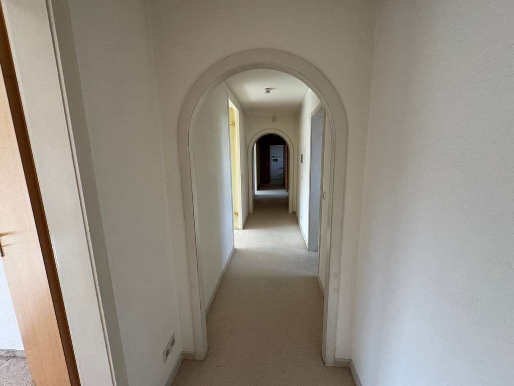 Immobilie in Göppingen - Gestalten Sie Ihr neues Zuhause – großzügige Wohnung mit Entwicklungsmöglichkeiten! - Bild 4