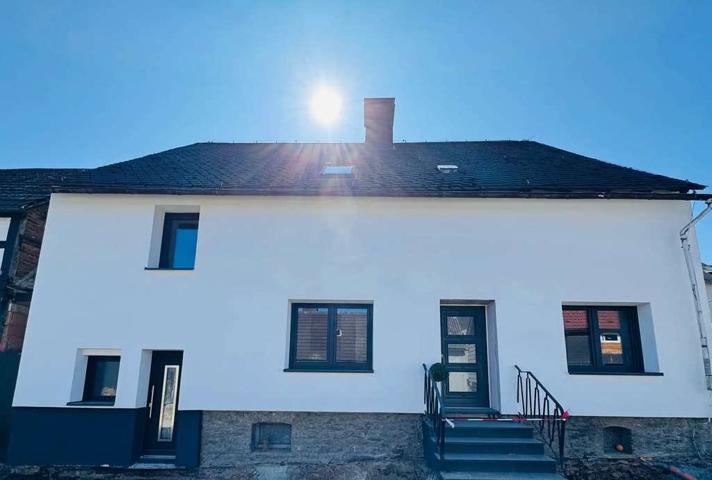 Immobilie in Medebach - Mehr Platz geht kaum: Familienhaus mit 9 Zimmern, Garten & Finanzierungsvorteil - Bild 0