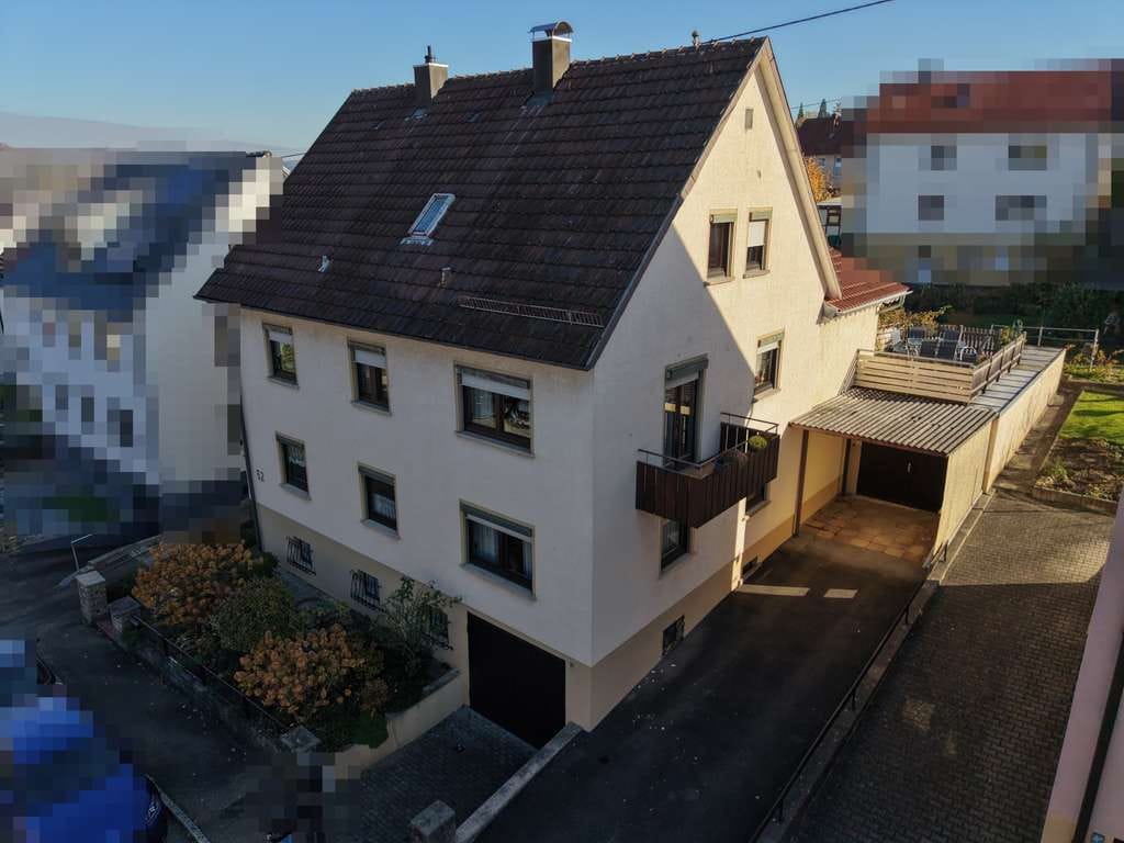 Immobilie in Pfullingen - Freistehendes 3-Familienhaus mit Garten in ruhiger Wohnlage von Pfullingen - Bild 0