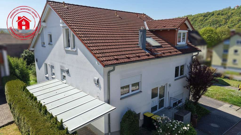 Immobilie in Igersheim - Tolle 4-Zimmer-Dachgeschosswohnung mit Blick auf Burg Neuhaus +++ sofort verfügbar - Bild 1