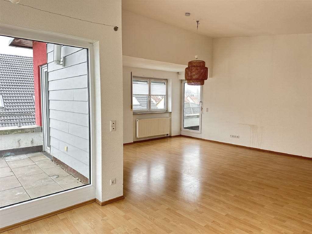 Immobilie in Freiberg am Neckar - Lichtdurchflutete 3,5-Zi.-Wohnung in bester Lage! - Bild 0