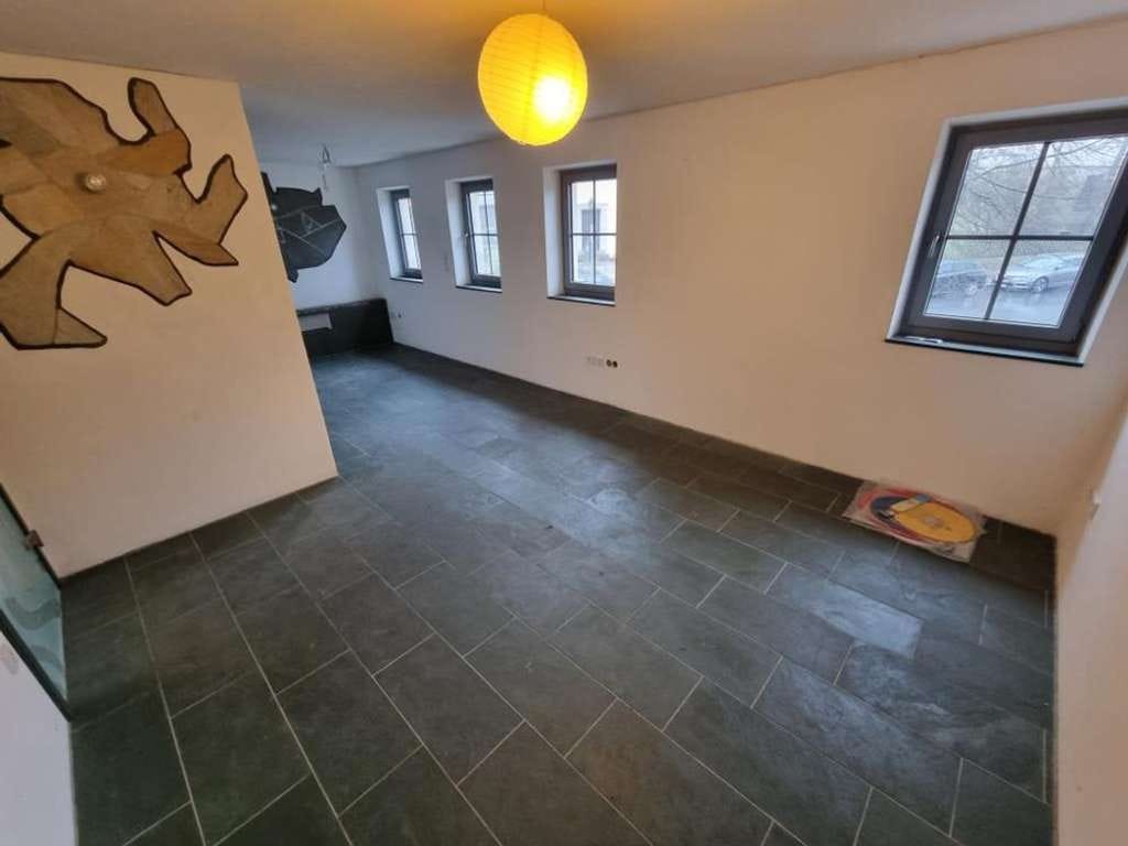 Immobilie in Cadolzburg - Ideal für Kreative ... 
Stattliches Wohnhaus mit Gestaltungspotenzial und Innenhof  - Bild 3
