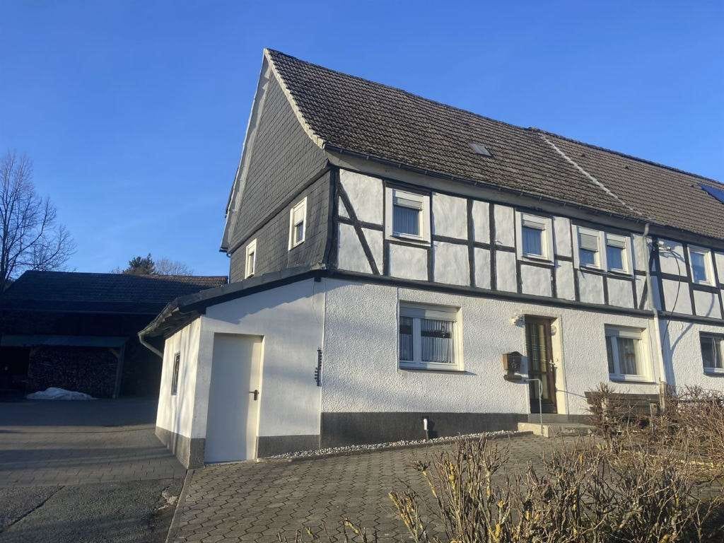 Immobilie in Finnentrop - / Charmantes Fachwerkhaus wartet auf neues Leben!  - Bild 0